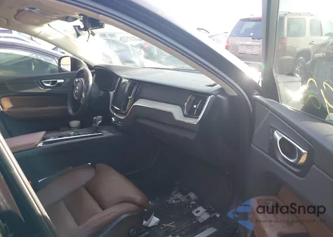 2018 Volvo Xc60 T6 Inscription z USA, uszkodzony, nr VIN YV4A22RL6J1049736